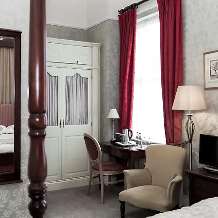 Butlers Townhouse Pensionat 4*
