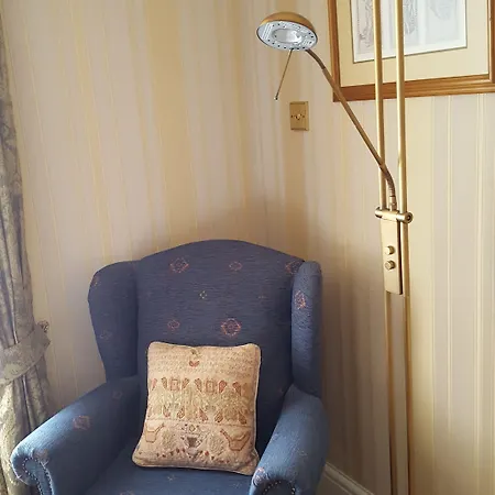 バトラーズ タウンハウス 4*